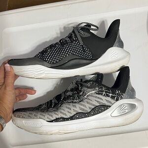 Curry, Under Armor Black and White Men's Sneakers